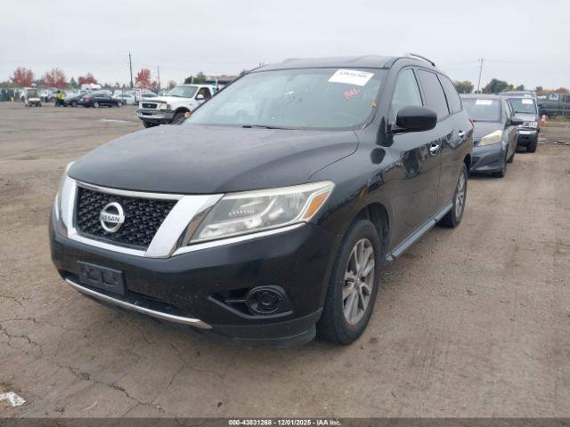 Nissan Pathfinder Image 2