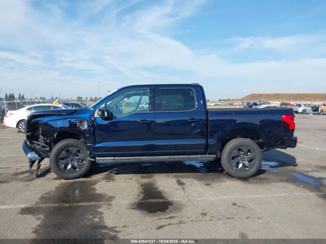 Ford F-150 Lariat Image 11