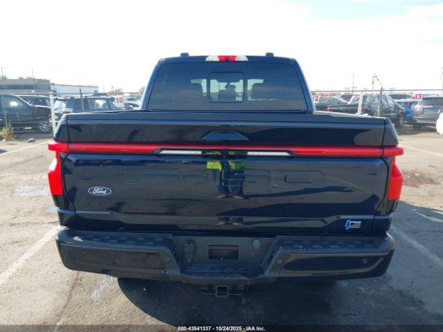 Ford F-150 Lariat Image 12