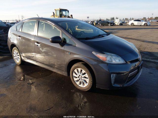  Salvage Toyota Prius