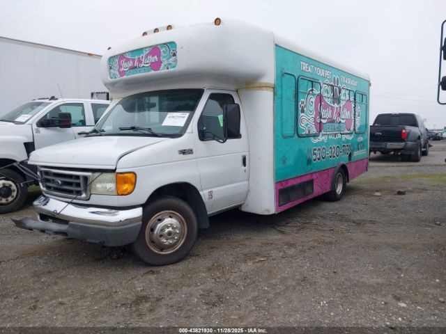 Ford Bus E-450 Cutaway Image 2