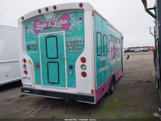 Ford Bus E-450 Cutaway Image 3