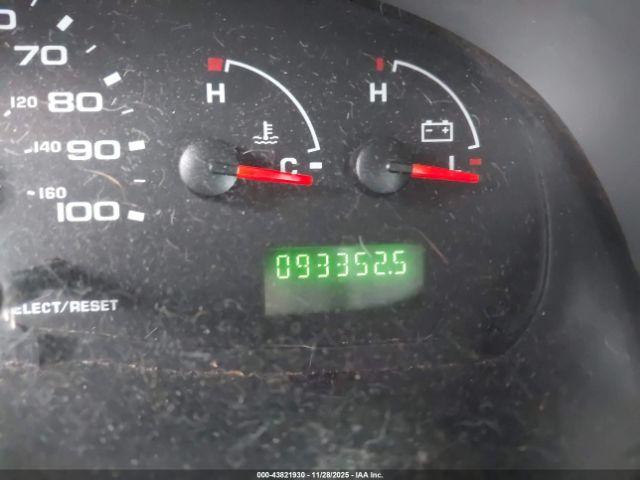 Ford Bus E-450 Cutaway Image 6