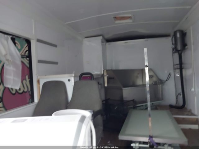 Ford Bus E-450 Cutaway Image 5