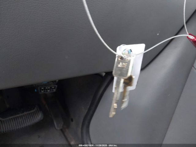 Ford Bus E-450 Cutaway Image 15