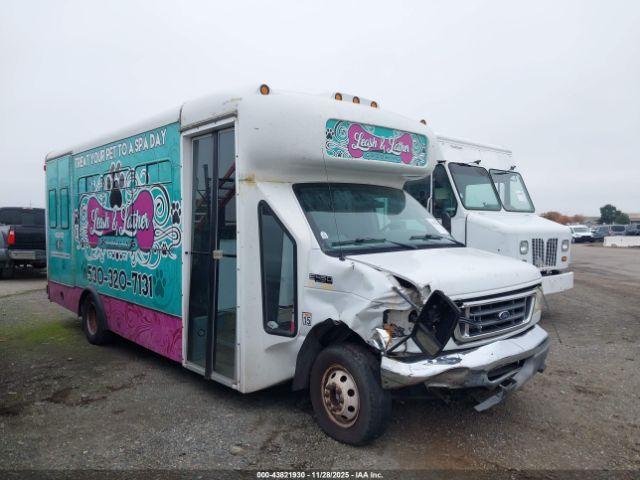 Ford Bus E-450 Cutaway Image 14