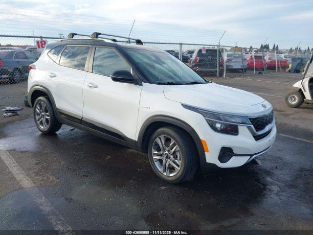  Salvage Kia Seltos