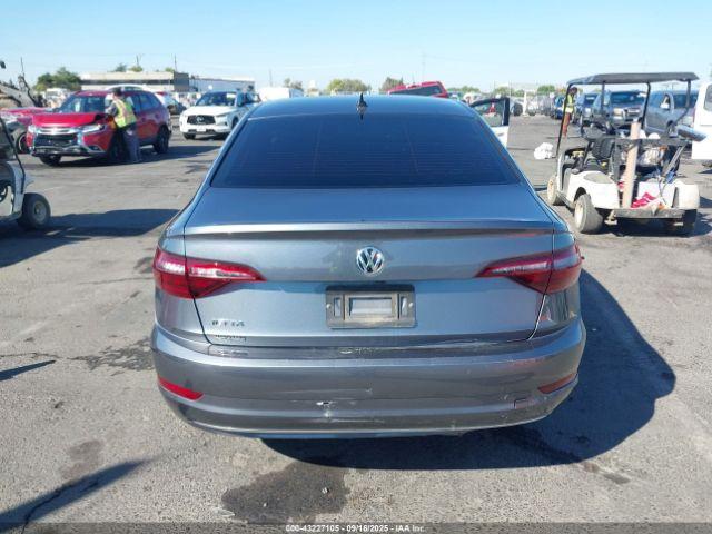 Volkswagen Jetta Image 2