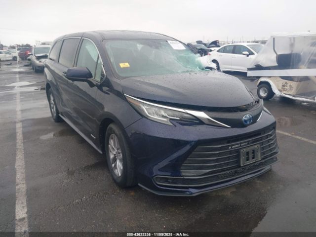 Toyota Sienna Le Image 1