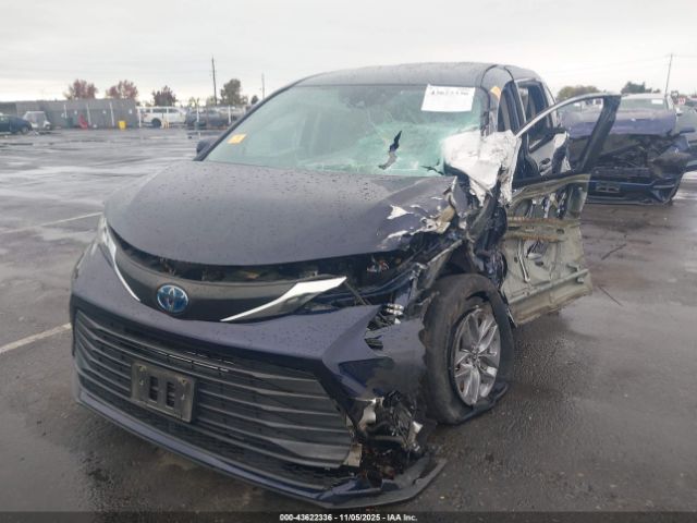 Toyota Sienna Le Image 5