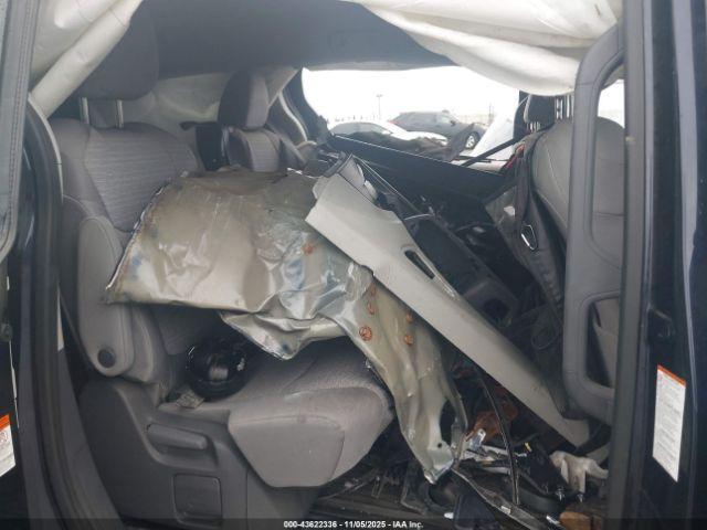 Toyota Sienna Le Image 7