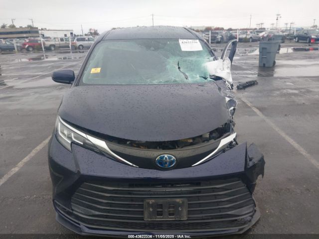 Toyota Sienna Le Image 12
