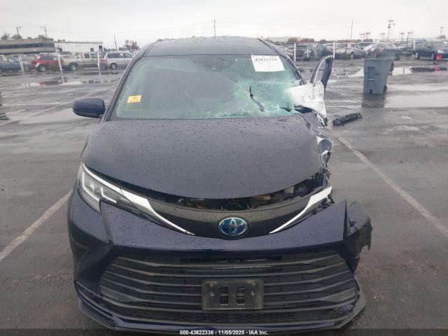 Toyota Sienna Le Image 12