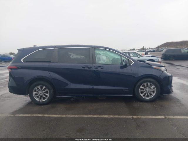 Toyota Sienna Le Image 13