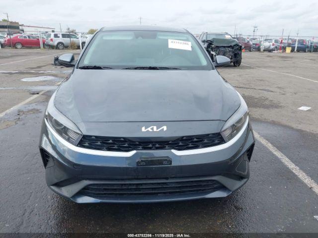 Kia Forte Lxs Image 9
