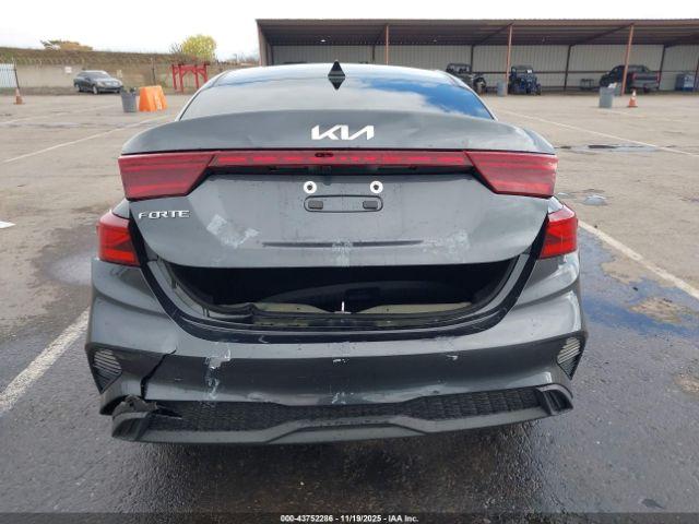 Kia Forte Lxs Image 14