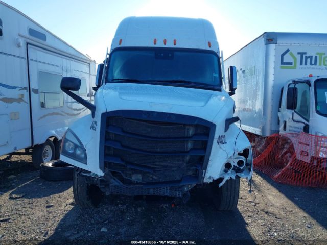 Freightliner New Cascadia 126 Image 7