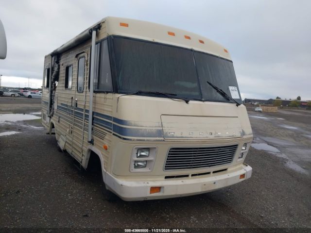 Winnebago P30 Image 1