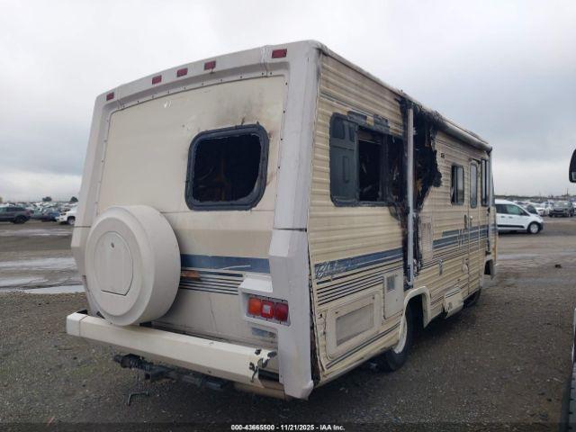 Winnebago P30 Image 2