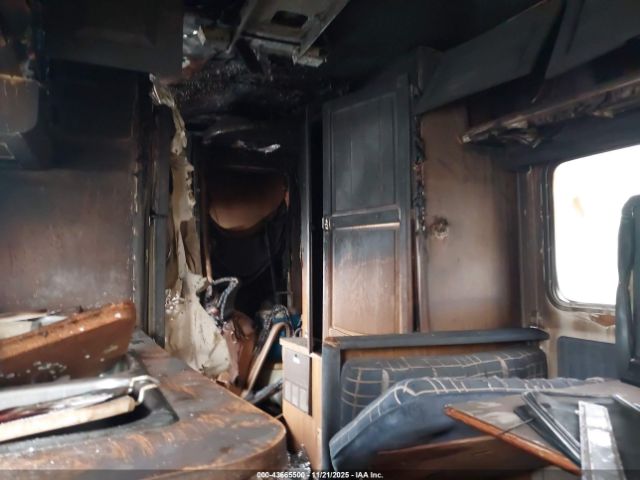 Winnebago P30 Image 10