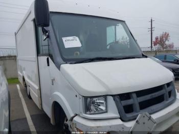  Salvage Isuzu Commercial Van