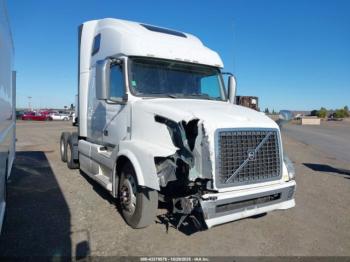  Salvage Volvo Vn