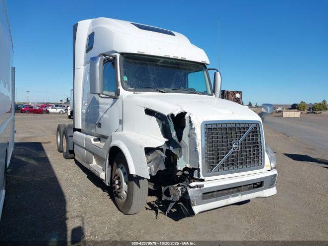  Salvage Volvo Vn