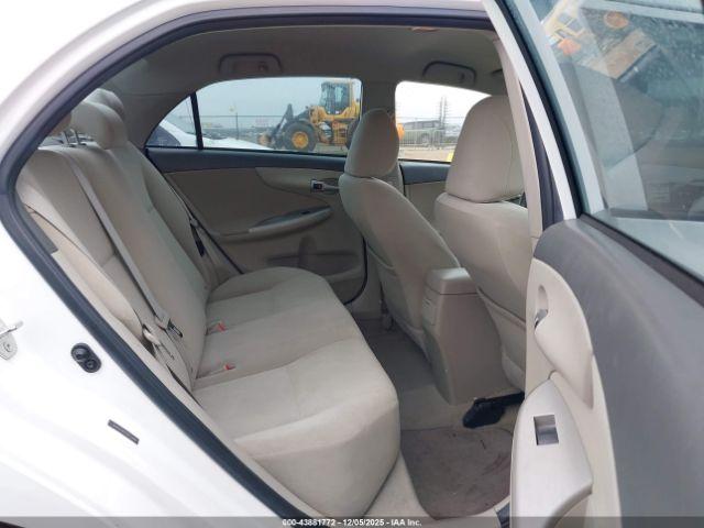 Toyota Corolla Le Image 9