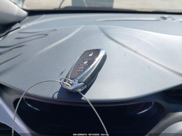 Chevrolet Bolt Premier Image 15