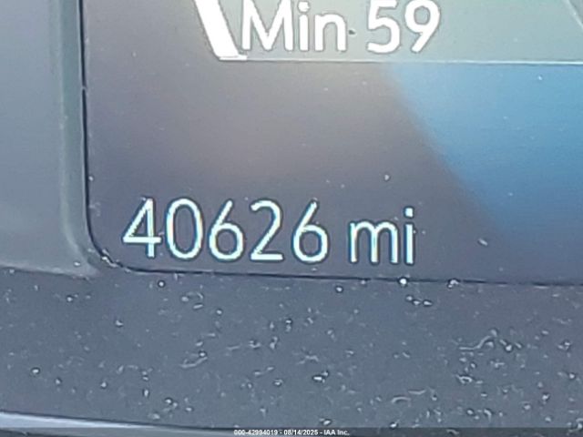 Chevrolet Bolt Premier Image 14