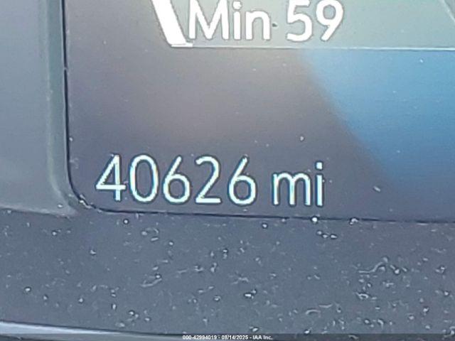 Chevrolet Bolt Premier Image 14