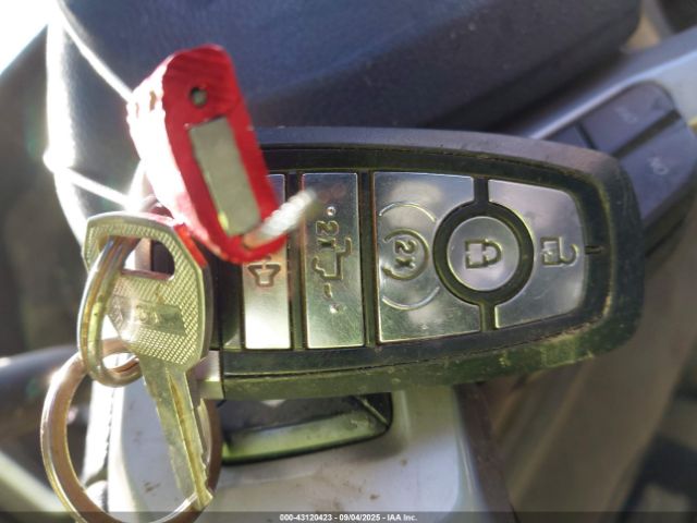 Ford F-350 Lariat Image 11