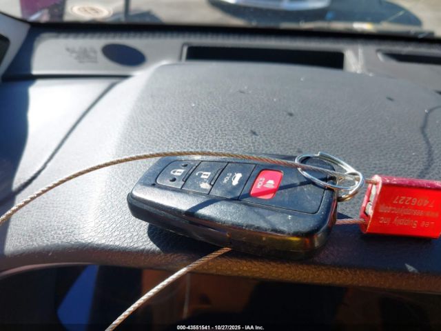 Toyota Avalon Hybrid Limited Image 8