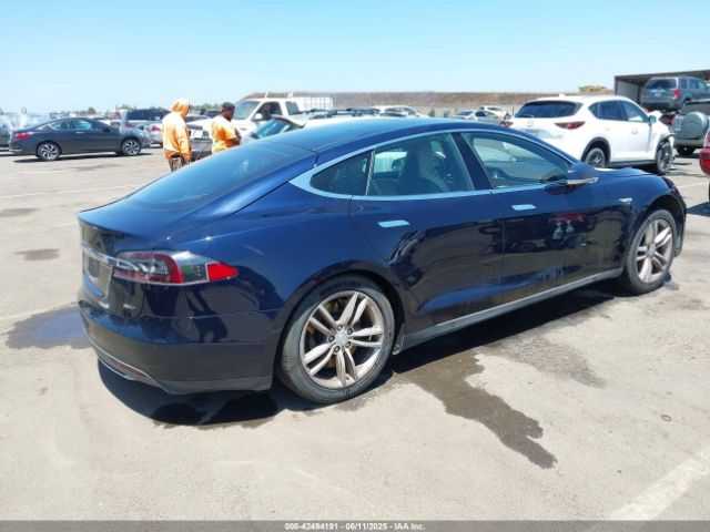 Tesla Model S Image 8