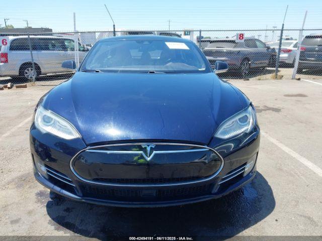Tesla Model S Image 12