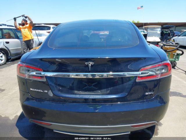 Tesla Model S Image 14
