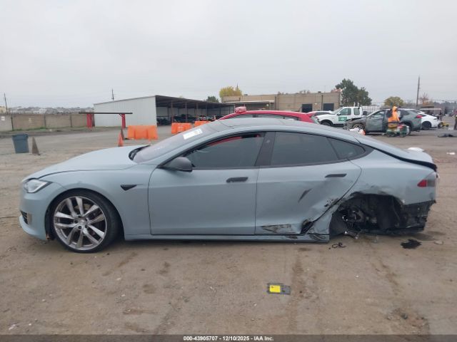 Tesla Model S Image 12