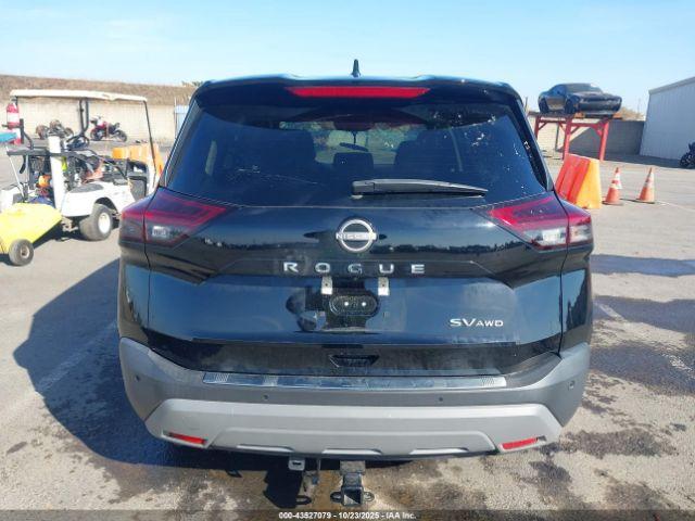 Nissan Rogue Sv Intelligent Awd Image 2