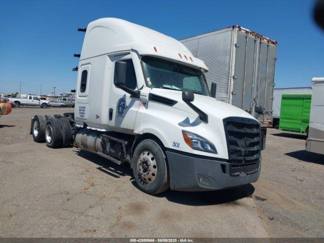  Salvage Freightliner New Cascadia 126