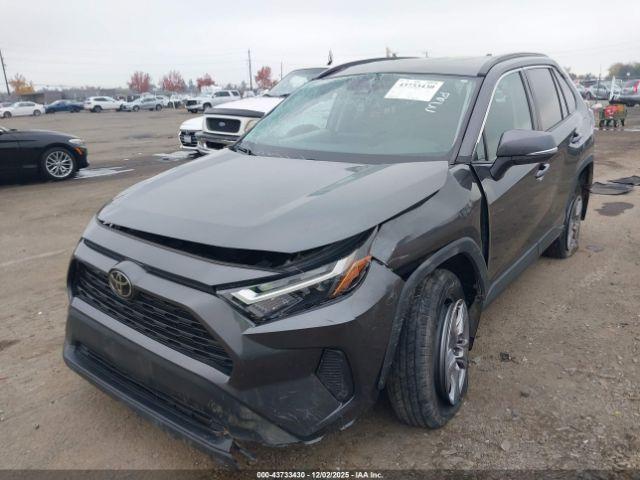 Toyota RAV4 Xle Image 9