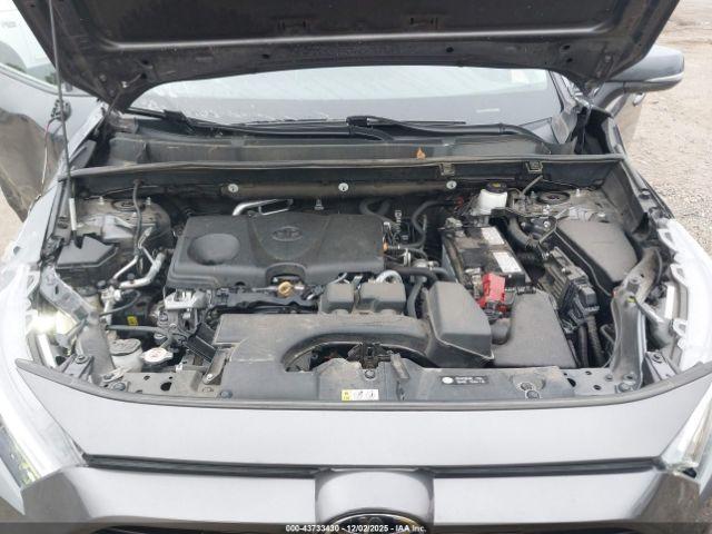 Toyota RAV4 Xle Image 12