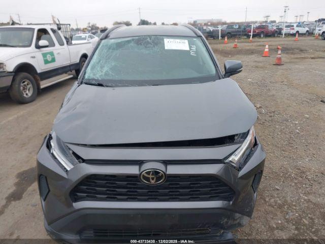 Toyota RAV4 Xle Image 16