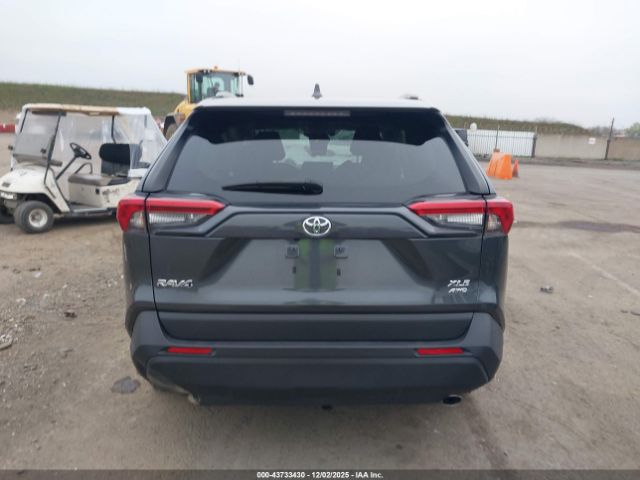 Toyota RAV4 Xle Image 2