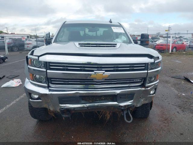 Chevrolet Silverado 2500 Ltz Image 6