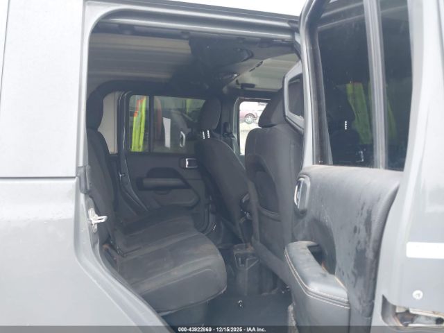 Jeep Gladiator Overland 4x4 Image 9