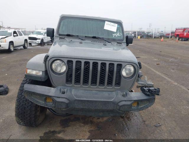 Jeep Gladiator Overland 4x4 Image 13