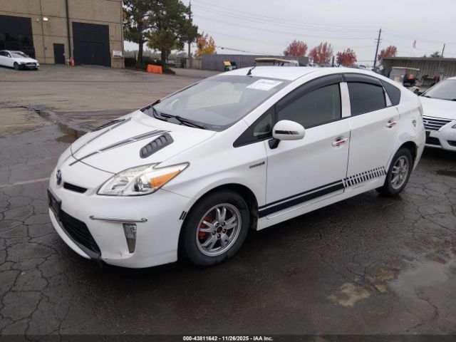 Toyota Prius Three Image 3