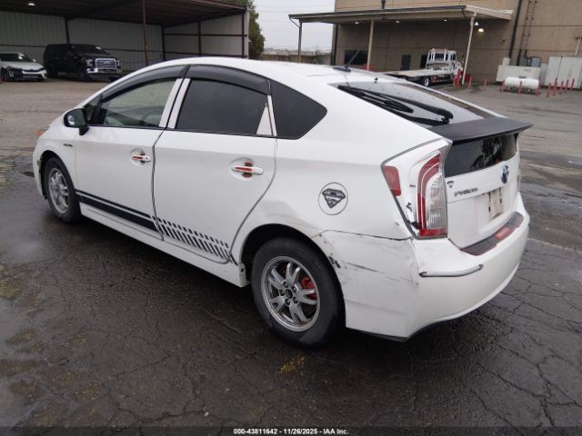 Toyota Prius Three Image 4