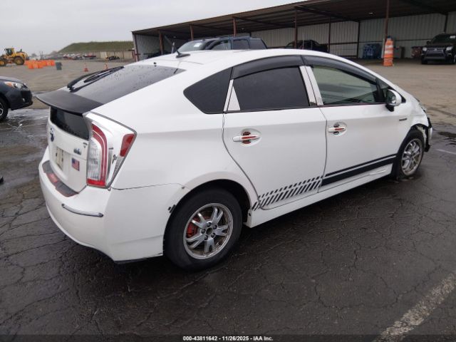 Toyota Prius Three Image 2