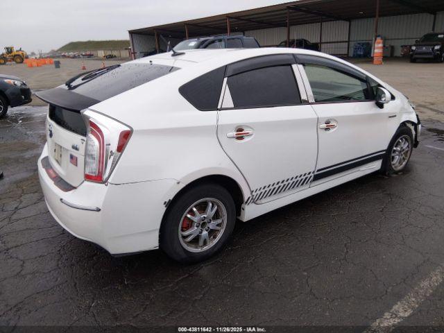 Toyota Prius Three Image 2